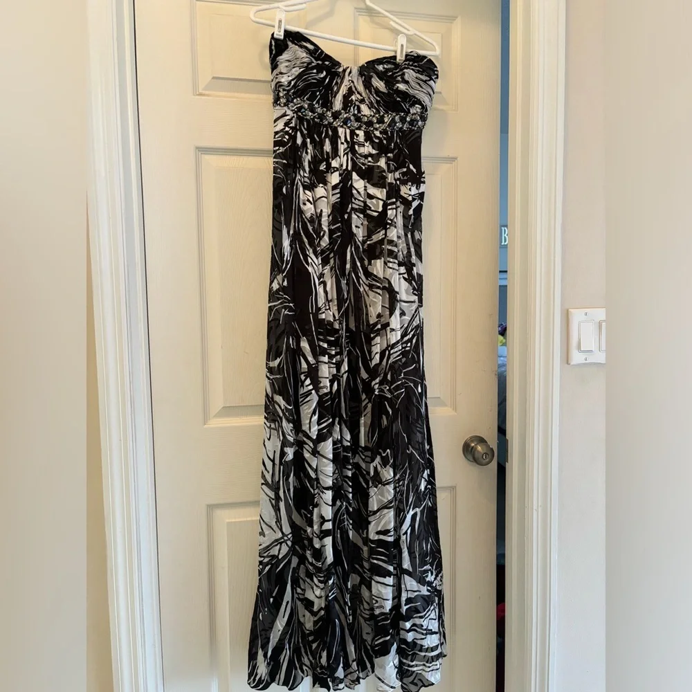 NWT BCBGMaxAzria Silk formal dress Size 10 - Picture 4 of 8